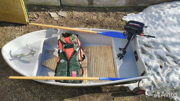 Лодка с мотором