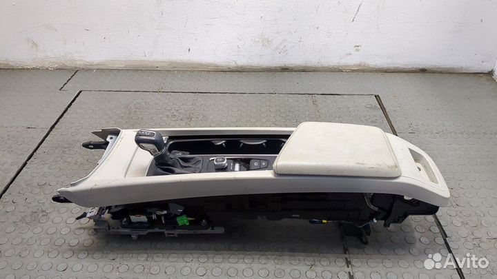 Консоль салона Volvo S60 2018, 2020