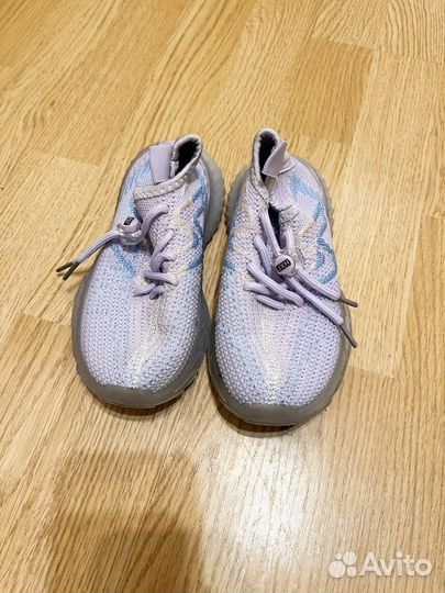 Кроссовки для девочки