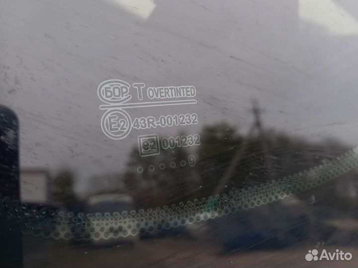 Задняя левая форточка гранта лифтбэк 2019