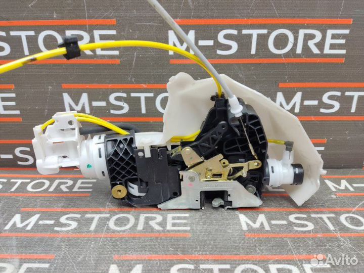 Замок двери задний правый Mercedes-Benz S-Class