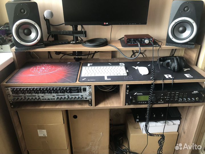 Стол для домашней студии звукозаписи