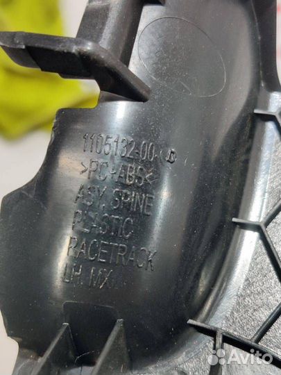 Накладка проема подъемной задней двери Tesla