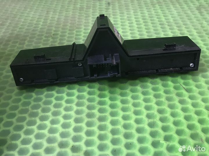 Кнопка аварийной сигнализации Opel Corsa D