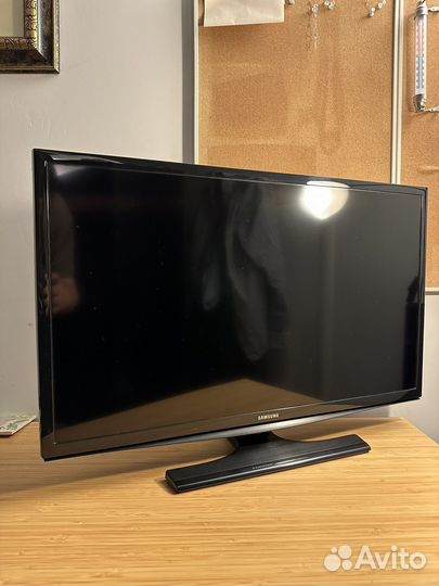 Телевизор Samsung UE28J4100AK