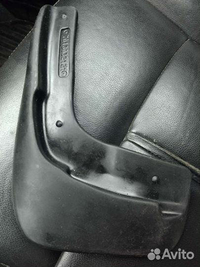 Брызговик передний левый Хонда аккорд 7