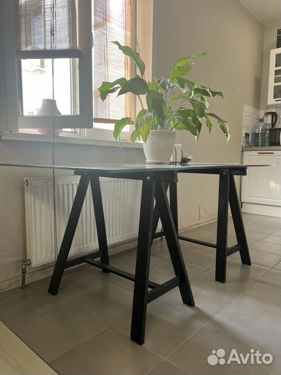 Кухонный стол стеклянный