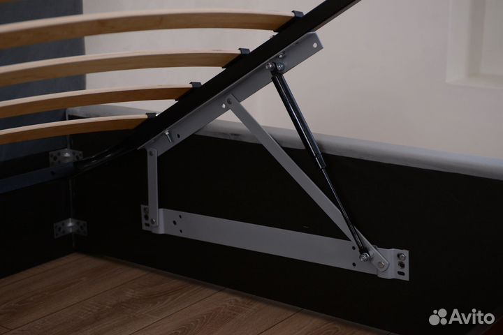 Кровать с матрасом и подъемным механизмом 80х200