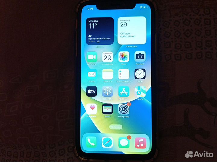 Продам iPhone xr