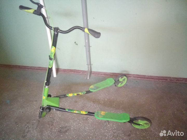 Инерционный самокат Vertigo Trike Montreal 200