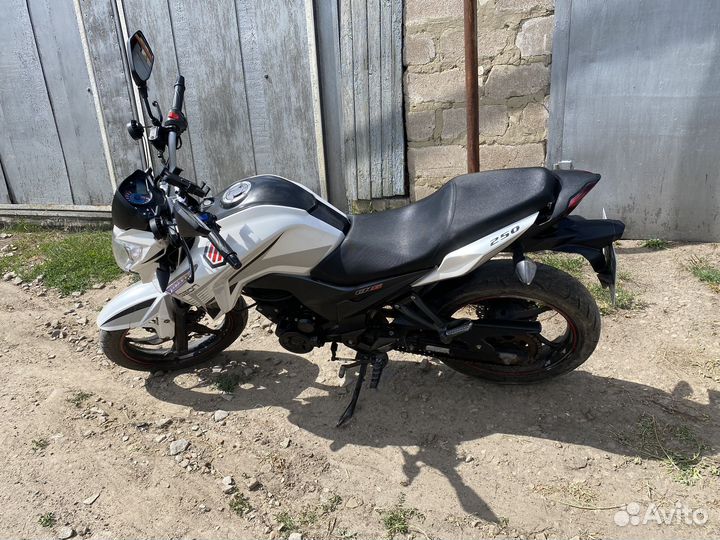Продам мотоцикл geon CR6