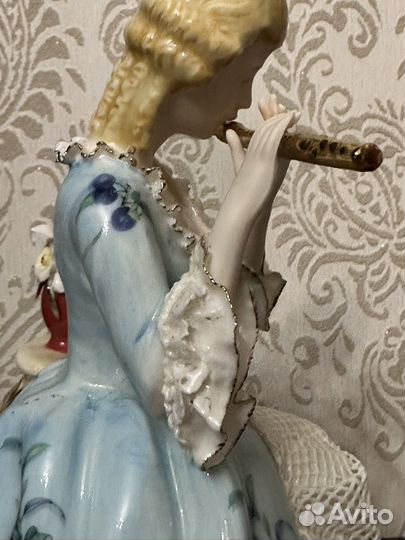 Статуэтка фарфор
