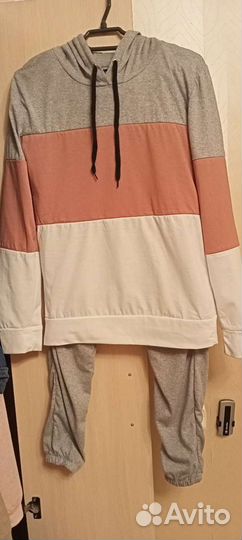 Спортивный костюм из тонкого трикотажа