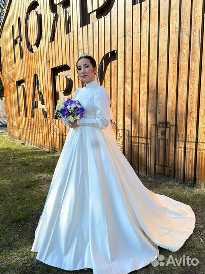 Свадебное платье 42 44 бу