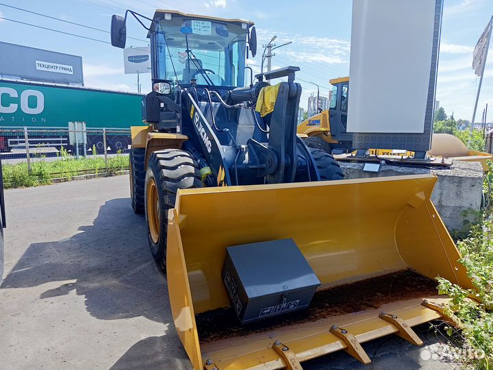 Фронтальный погрузчик XCMG XC938, 2023