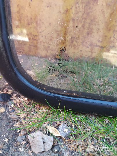 Стекло заднее mercedes mb100