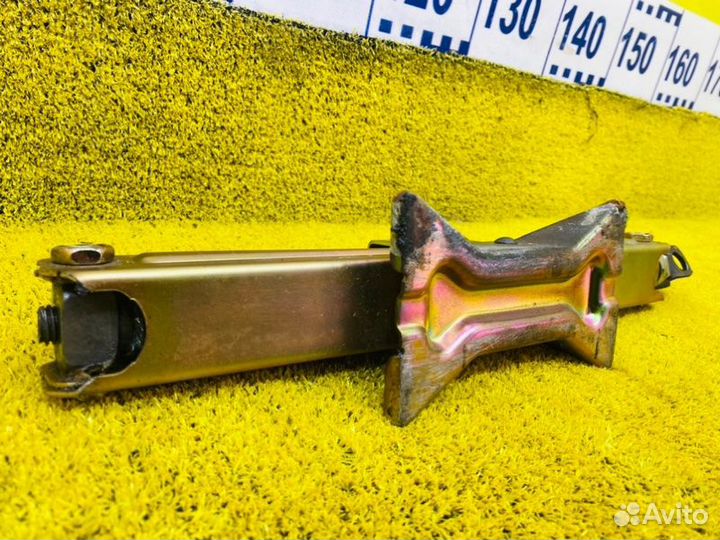 Домкрат задний Suzuki Jimny Wide 145331