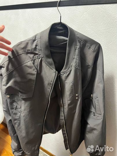 Balenciaga бомбер на руках