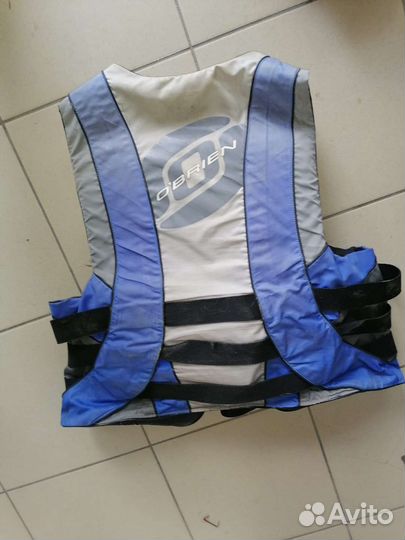 Спасательный жилет