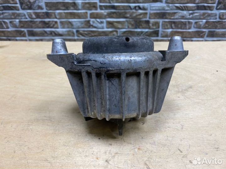 Подушка двигателя Mercedes-Benz E-Class W212 2011