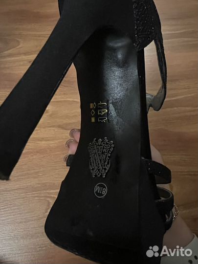 Босоножки Vera Wang 38,5