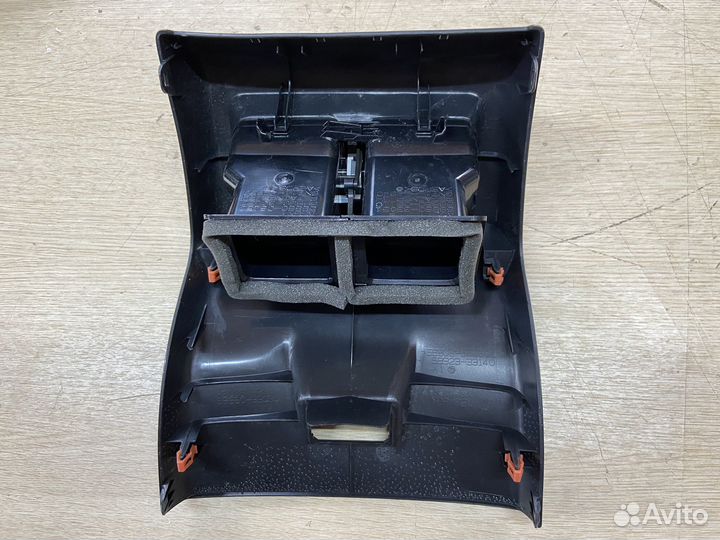 Накладка консоли задняя Toyota Camry 75