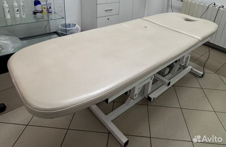Кушетка косметологическая с регулировкой высоты