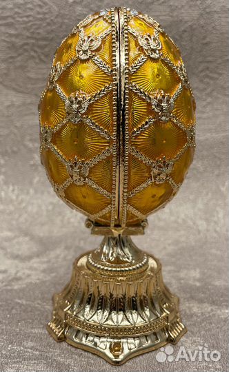 Яйцо Фаберже с корзиной цветов, золотое