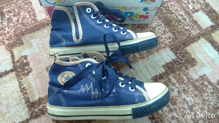 Продаю детские кеды на мальчика