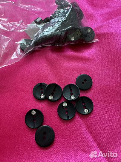 Пуговицы черные со стразами