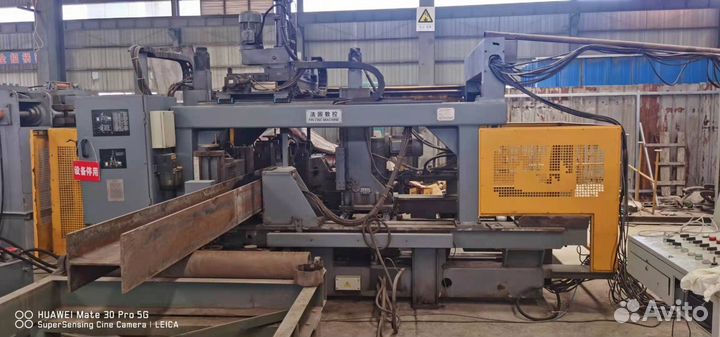 Трехкоординатный сверлильный станок с чпу