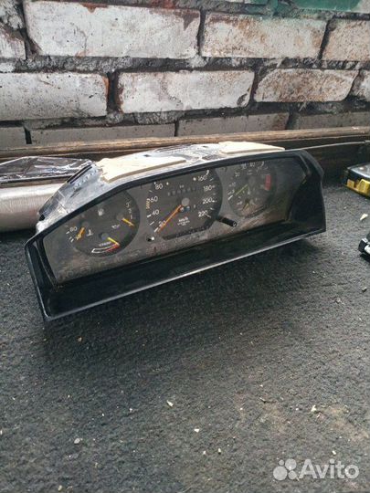 Щиток приборов Mercedes-Benz E-Class W124