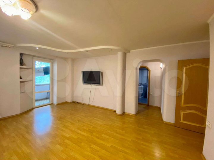 4-к. квартира, 150 м², 3/9 эт.