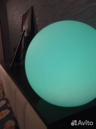 Светильник круглый меняет цвет