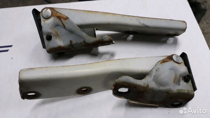 Петли капота nissan bluebird u13