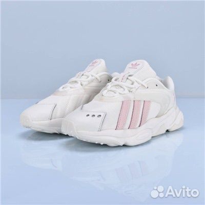 Кроссовки женские Adidas oztral