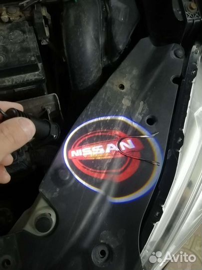 Подсветка дверей с логотипом Nissan