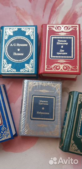 Книги в миниатюре