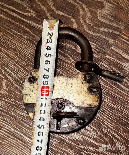 Большой амбарный замок