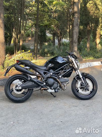 Ducati Monster 696