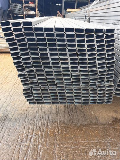 Профильная труба 40х20х3 мм