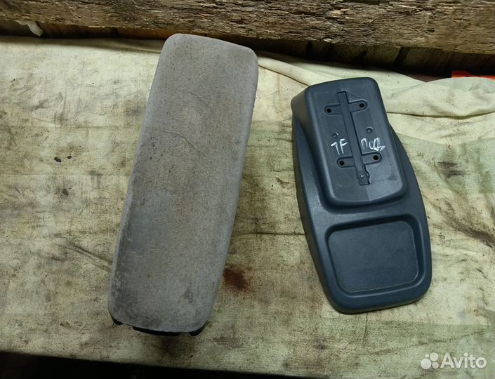 Подлокотник Toyota Funcargo