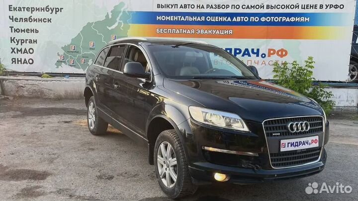 Обшивка багажника на заднюю панель Audi Q7 (4L) 4L