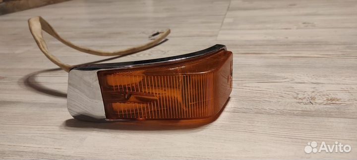 Продам поворотник Газ-24 первой серии