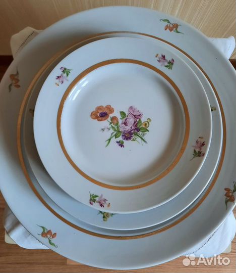 Набор тарелок