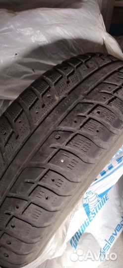 Kumho WinterCraft Ice Wi51 215/65 R16 98T