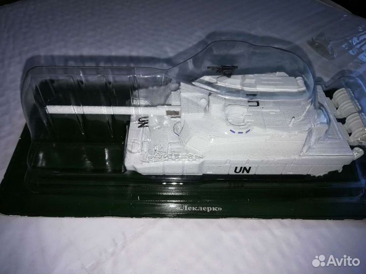 Модель танка 1:72 леклерк