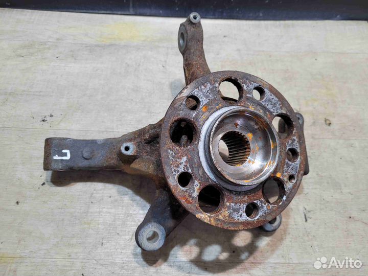 Кулак поворотный левый Mercedes A W176 AMG 45