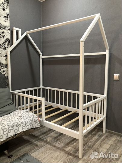 Детская кровать домик