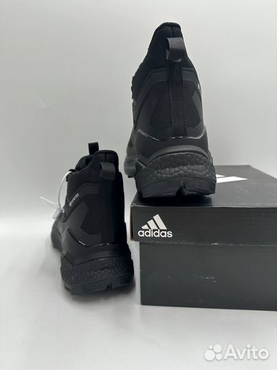 Кроссовки adidas